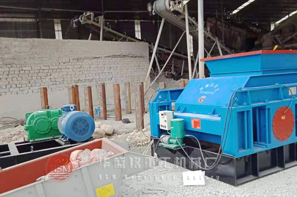 大型液壓對輥破碎機(jī)河南地區(qū)多少錢一臺