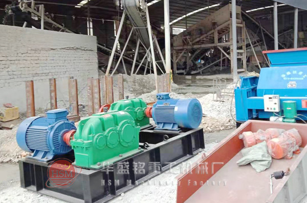 大型液壓對輥破碎機(jī)河南地區(qū)多少錢一臺